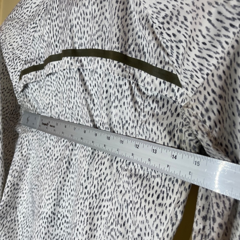 Lululemon Jacket windbraker jacket - Picture 6 of 9
